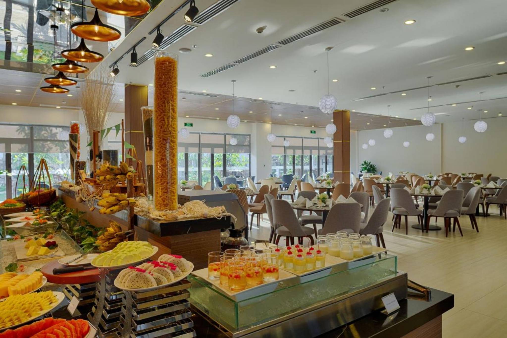 Nhà hàng tại Royal Lotus Halong Resort & Villas